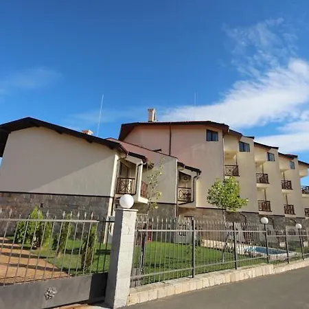 Villa Imperial Heights Villas *
