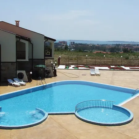 Villa Imperial Heights Villas