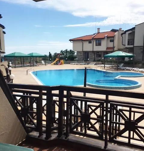 Villa Imperial Heights Villas *