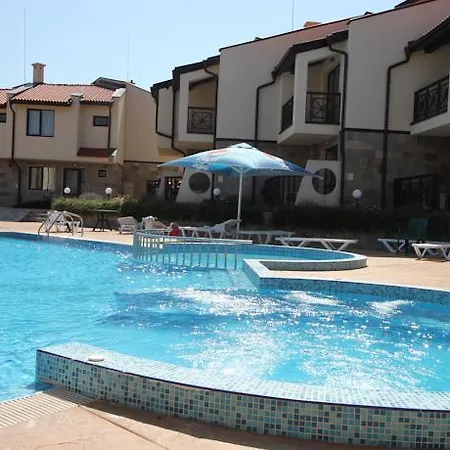 Villa Imperial Heights Villas *