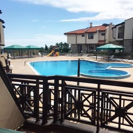 Villa Imperial Heights Villas *