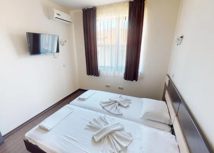 Imperial Heights Villas Вилла *