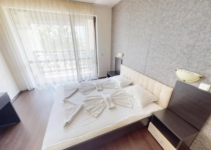 Imperial Heights Villas Вилла *