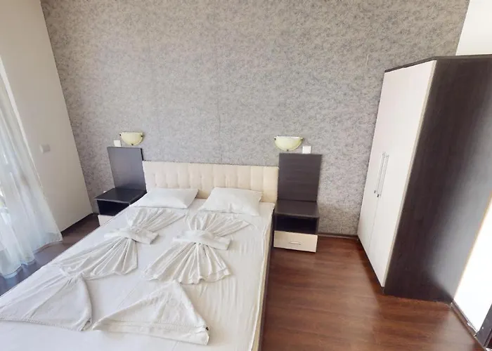 Imperial Heights Villas Вилла *