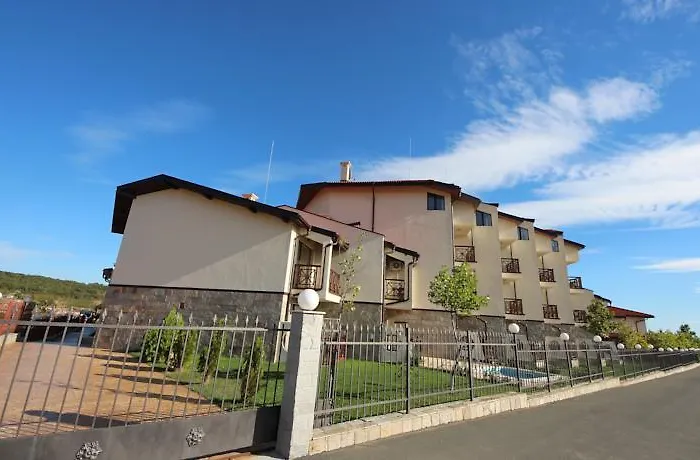 Вилла Imperial Heights Villas *