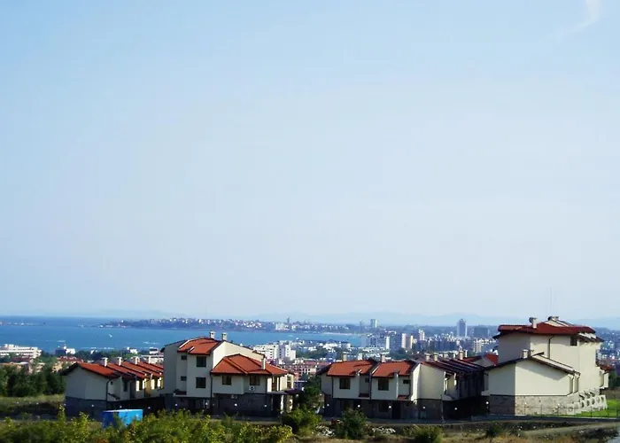 Вилла Imperial Heights Villas